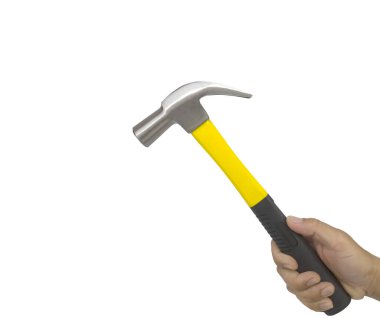 Adam beyaz bir arka planda elinde bir çekiç tutuyor.