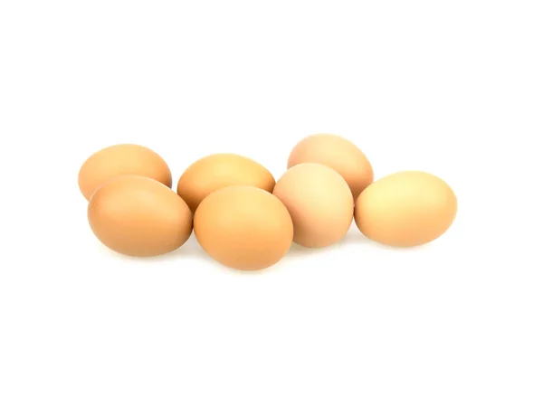 白い背景で隔離された未加工鶏の卵 — ストック写真