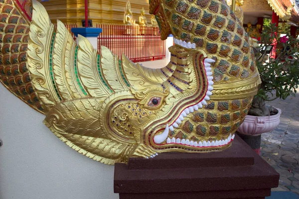 Kuzey Tayland Bir Tapınakta Naga Heykeli — Stok fotoğraf