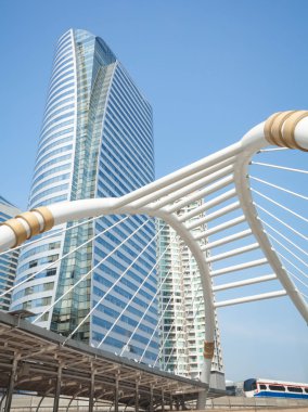 Bangkok geçit ve gökyüzü tren