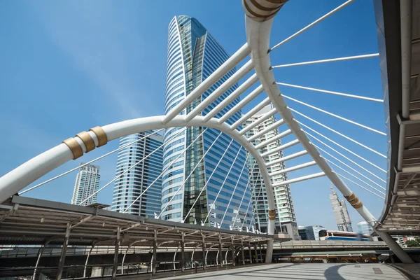 Bangkok skywalk and sky train — Stock Photo, Image