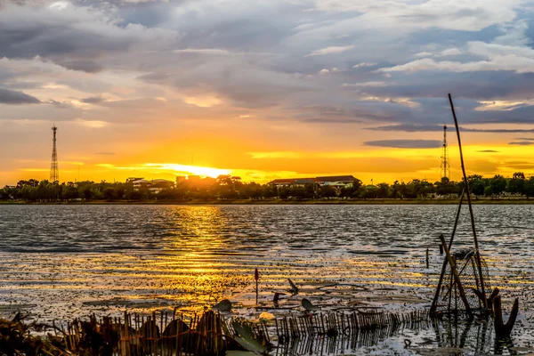 Sunset over lake — Stock Photo, Image