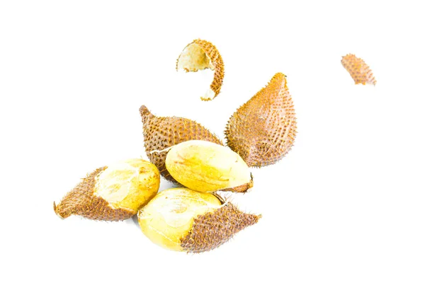 beyaz zemin üzerine salacca veya zalacca tropikal meyve