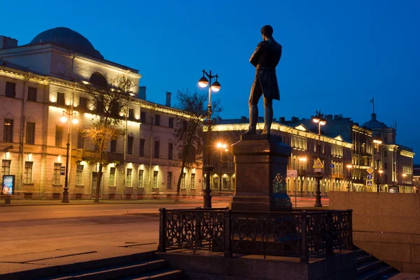 Éjszakai st. petersburg. kruzenshteyn emlék. — Stock Fotó