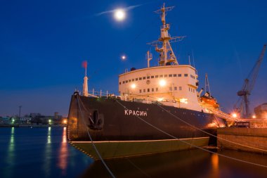 St. petersburg. Buzkıran 