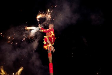 akrobatlar aslan ve ejderha dans performans