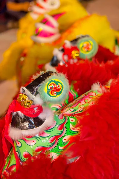 akrobatlar aslan ve ejderha dans performans