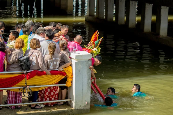 Chinese Goddess Palanquins Are Carried Across The River — Stock Photo, Image