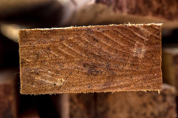 mobilya sektöründe ahşap çubuk kesme