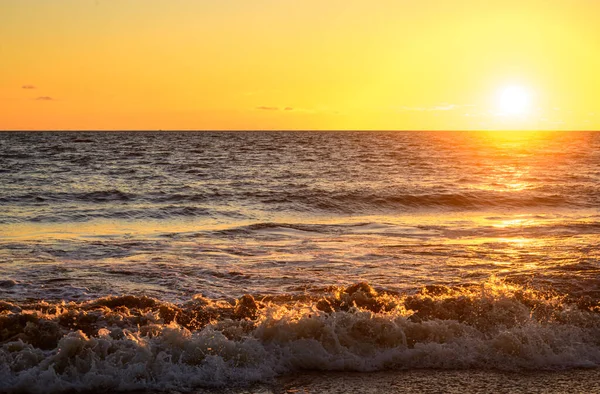 Schöne Sonnenuntergangsszene Strand Von Mahamodara Galle Meereswellen Stürzen Auf Den — Stockfoto