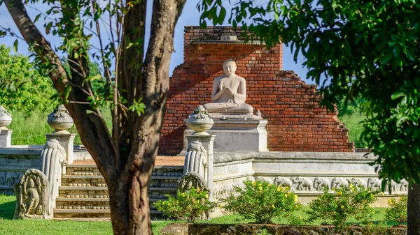 Estátua Buda Sentado Entrada Parque Nacional Udawalawe — Fotografia de Stock