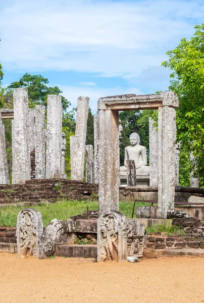 Estátua Buda Thuparama Colunas Pedra Património Mundial Cidade Sagrada Anuradhapura — Fotografia de Stock