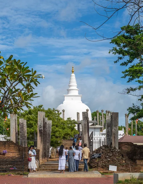 Anuradhapura Sri Lanka 2022 Thuparama Dagaba Peregrinos Cidade Sagrada Anuradhapura — Fotografia de Stock
