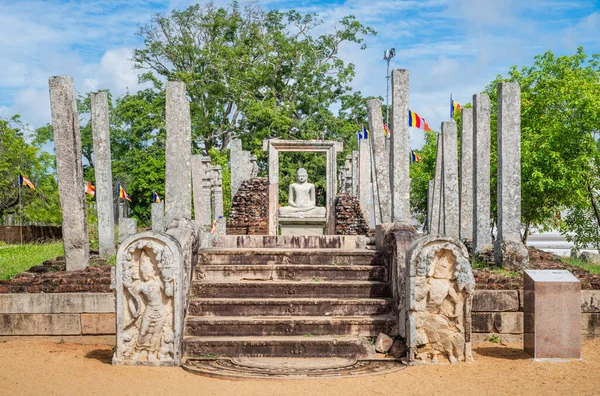 Posąg Buddy Thuparama Ruiny Świątyni Lista Światowego Dziedzictwa Świętym Mieście Zdjęcia Stockowe bez tantiem