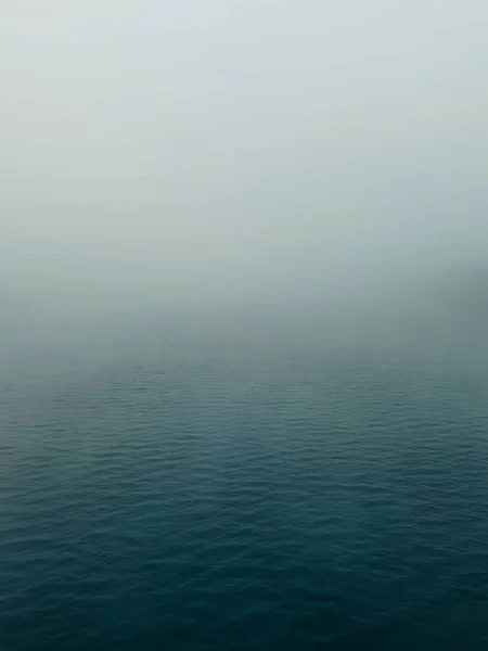 Klidné Vody Řeky Volhy Snáší Mlha Vytváří Náladovou Atmosféru Stock Obrázky
