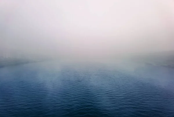 Klidné Vody Řeky Volhy Ruském Městě Tver Snáší Mlha Která Stock Fotografie
