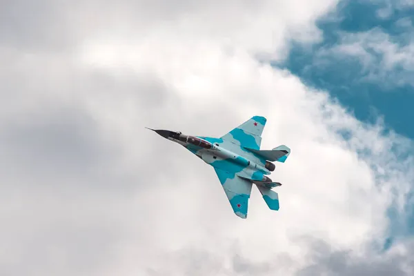 러시아 모스크바 2021 러시아 전투기 Mig 비행하는 러시아 전투기 Maks 로열티 프리 스톡 이미지