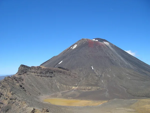 ニュージーランドで活発な火山ナウルホエ — ストック写真