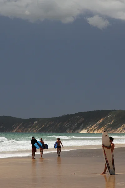 Surfista en la playa — Foto de Stock
