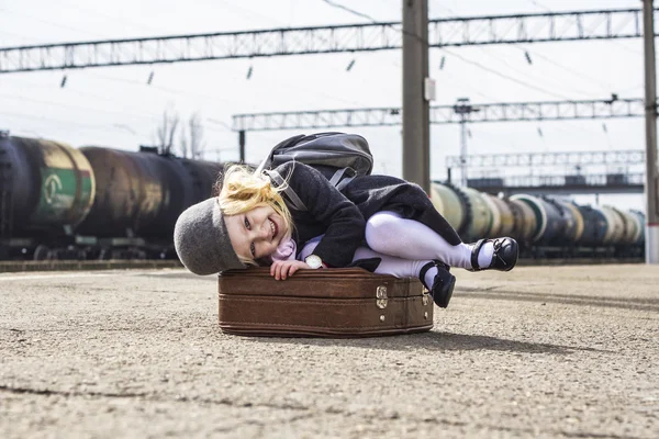 Girl at the train station — Stock Photo, Image