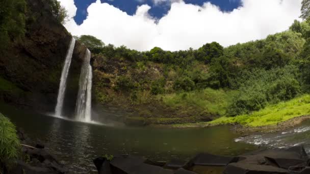 Διπλό ουράνιο τόξο στο wailua πέφτει, timelapse, kauai, Χαβάη, ΗΠΑ — Αρχείο Βίντεο