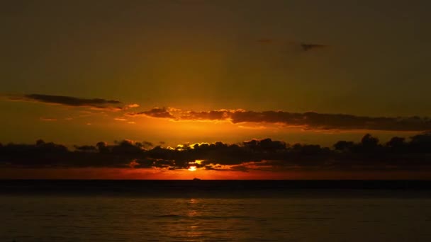 Pôr-do-sol vermelho tonificado praia Timelapse em Maurício — Vídeo de Stock