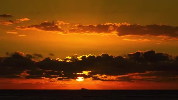 Κόκκινη παραλία τονισμένο ηλιοβασίλεμα timelapse σε Μαυρίκιος — Αρχείο Βίντεο