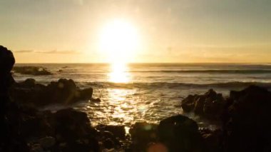 la reunion, la saline les bains adlı omantic gün batımı timelapse