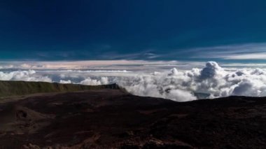 la reunion, piton de la fournaise, peyzaj ve bulut timelapse