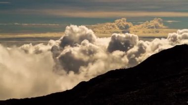 bulutlar timelapse dağ, reunion, piton de la fournaise 02