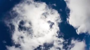 la reunion adlı crepuscular ışınları ile Skyview timelapse