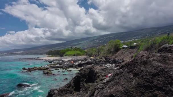 Línea de costa volcánica Timelapse Pan en La Reunion, Saint Phillipe — Vídeo de stock