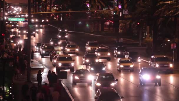 Trafik i las vegas på kvällen — Stockvideo