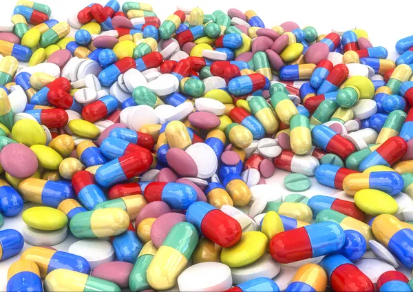 Pillen en capsules op een tafel geplaatst Stockfoto