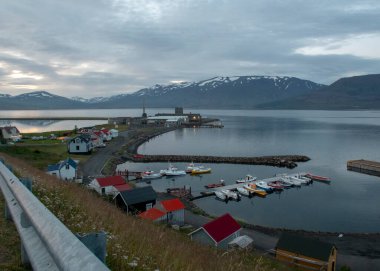 İzlanda 'daki hrgrsveit limanında gece manzarası