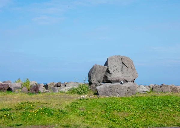 Трав Янистий Краєвид Скелі Ісландії — стокове фото