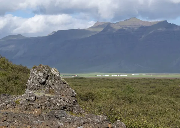 드보르 분화구 근처에 산들의 아이슬란드 — 스톡 사진