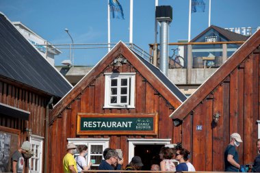 Husavik 'teki Gamli Baukur restoranının manzarası