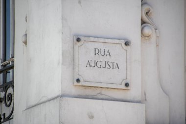 Lizbon 'daki Rua Augusta tabelasının manzarası