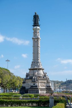 Lizbon 'daki Santa Maria de Belem Kilisesi' nin önündeki bahçedeki heykel manzarası.