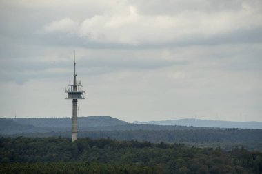 Kaiserslautern 'deki Humberg dönem kulesinden Palatinate ormanının manzarası