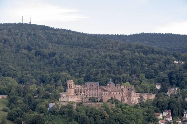 Günbatımında Heidelberg kalesinin manzarası Baden Wurttemburg