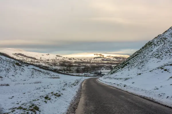 Winter View Snow Covered Winnats Pass Peak District Derbyshire — Stockfoto