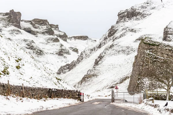 Zimní Pohled Zasněžené Winnats Pass Peak District Derbyshire — Stock fotografie