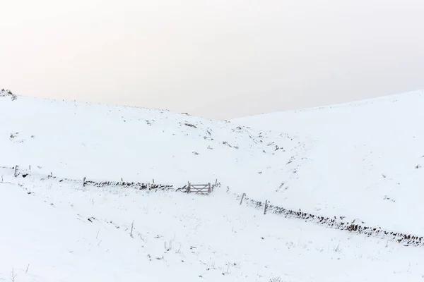 Vista Invernale Sulla Campagna Innevata Con Muri Secco Peak District — Foto Stock