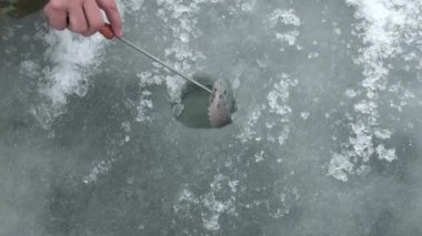 buz-delik kış nehir buz balıkçılık