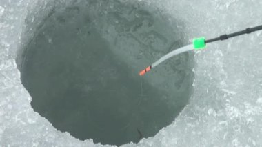 buz-delik kış nehir buz balıkçılık