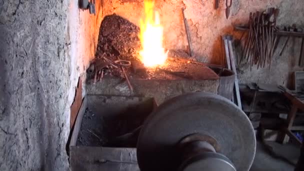 Blacksmith is hammering red-hot piece of iron — Stock Video