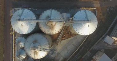 Tahıl asansörü, tahıl işleme ve tarım ürünleri - üst hava manzarası