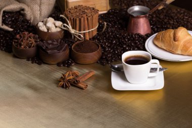 커피 콩으로 나무 그릇